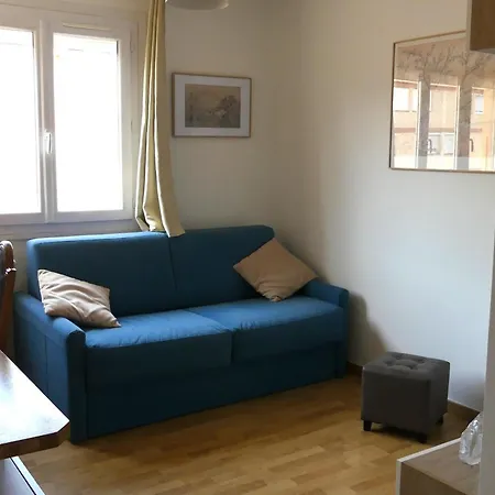 Spacious With Lovely Balcony 아파트