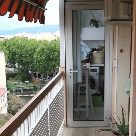 아파트 Spacious With Lovely Balcony